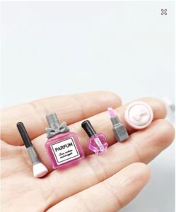 Read more about the article 7 Stunning Reasons Why the 5 Pcs/Set Dollhouse Miniature Makeup Set Is a Must-Have for Miniature Lovers